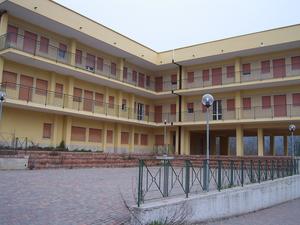 vista da dietro casa anziani